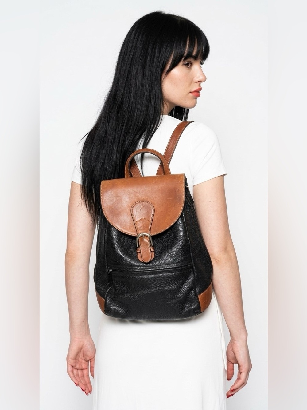 DELFINO BLACK LEATHER BUCKLE FLAP BACKPACK WOMAN